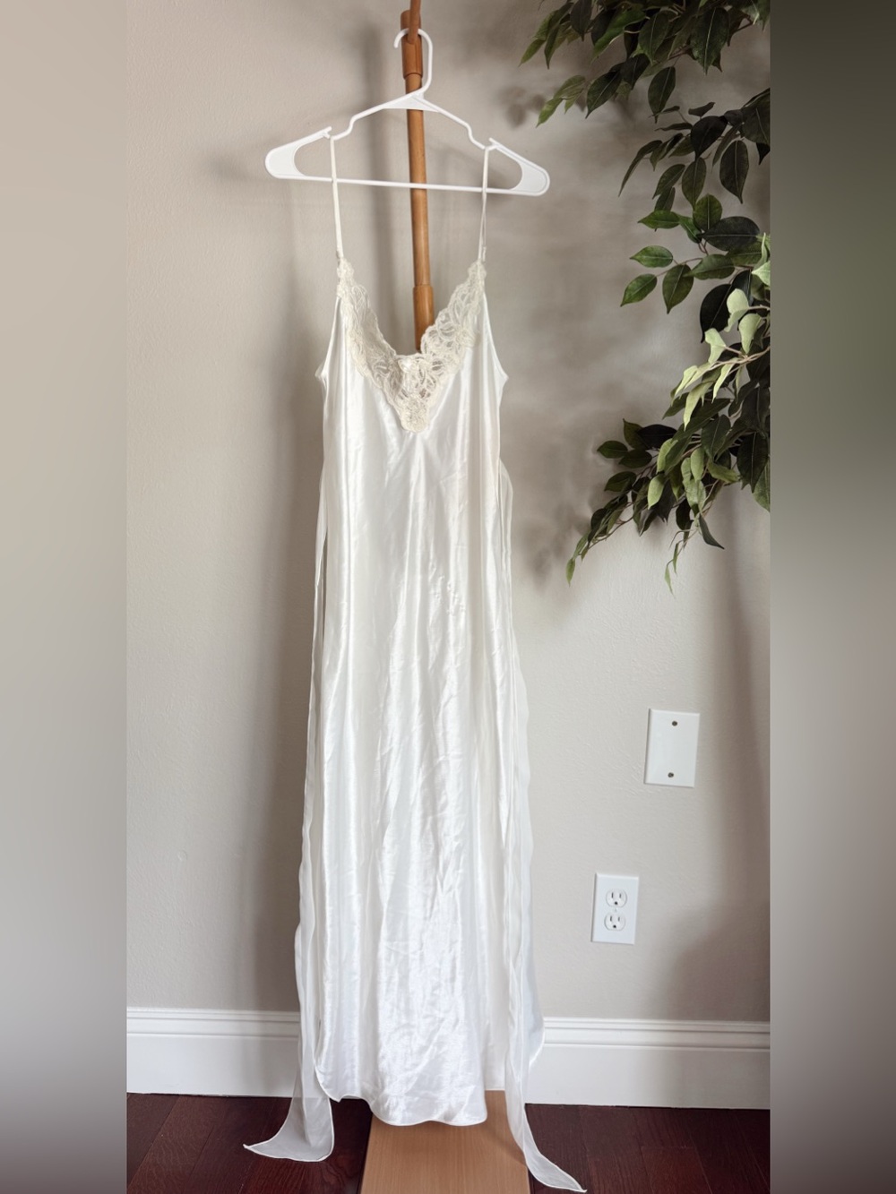 Vintage Dentelle White Silk Open Back Getting Ready Dress Size Small